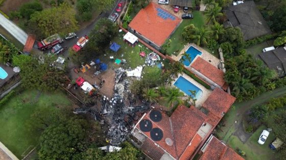 Videos show Brazil plane crash near residents’ homes – MASHAHER