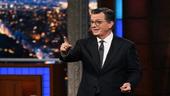 Stephen Colbert spotted at Chicago hot dog stand ahead of DNC – MASHAHER