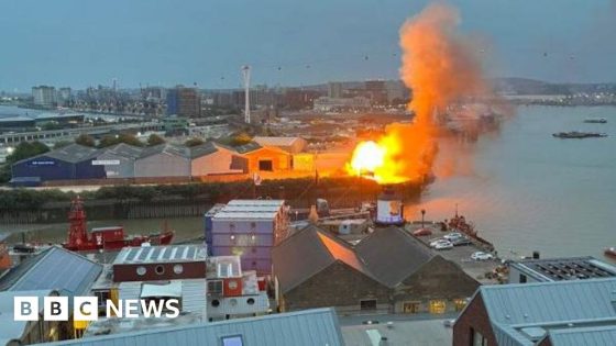 The O2 arena Silvertown fire: Firefighters tackle London blaze – MASHAHER