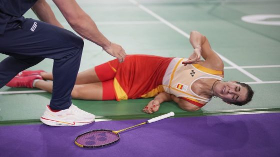 Badminton: Cruel blow for Carolina as tearful Spaniard limps out of Olympics – MASHAHER