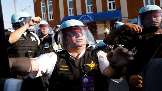 Protesters break through mesh fencing at DNC perimeter – Reuters TV – MASHAHER