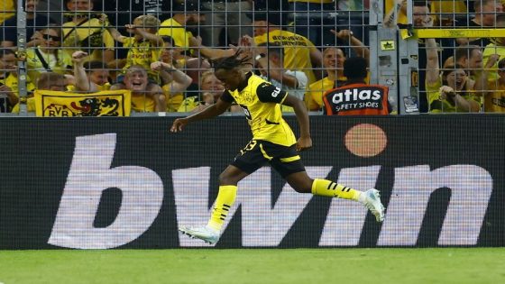 Football: Soccer-Gittens double earns Dortmund 2-0 win over Frankfurt in league opener – MASHAHER