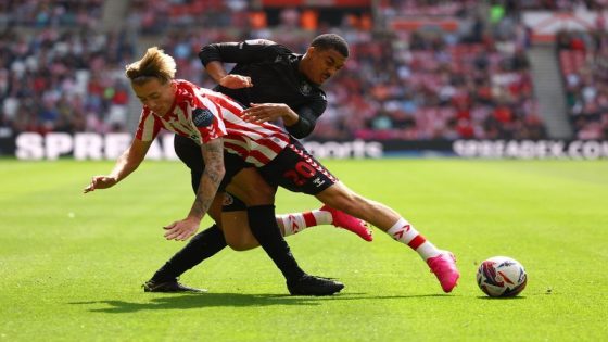 Football: Soccer-Ipswich sign forward Clarke from Sunderland – MASHAHER