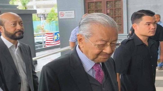 Dr M arrives in court for defamation suit against Zahid, expected to testify – MASHAHER