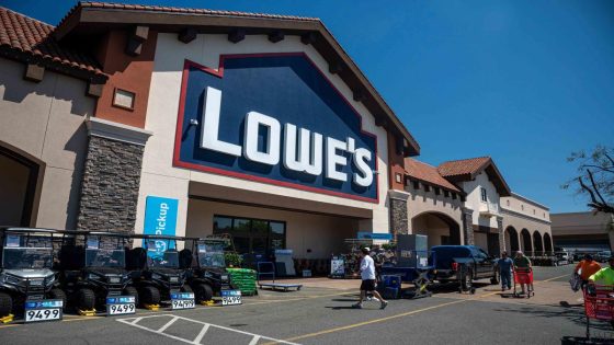 Lowe’s Reports Weak Sales, Cuts Outlook as Consumers Scale Back – MASHAHER