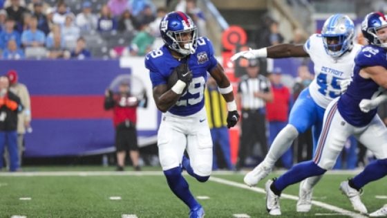 Giants RB Tyrone Tracy carted off with ankle injury, but appears to have avoided the worst – MASHAHER