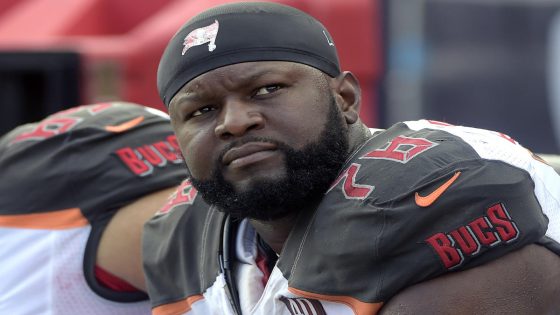 Former NFL player Gosder Cherilus arrested for allegedly urinating on passenger during flight – MASHAHER