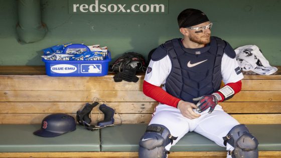 Danny Jansen makes MLB history by playing for Red Sox and Blue Jays in same game – MASHAHER