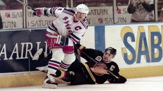 Canucks History: Mark Messier Takes Captaincy Away From Trevor Linden – MASHAHER