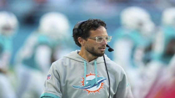 Dolphins HC Mike McDaniel signs extension to stay with Miami through 2028: report – MASHAHER