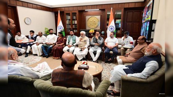 A Tea Meeting Attended By PM Modi, Rahul Gandhi – MASHAHER