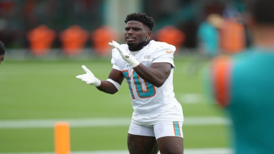 Tyreek Hill, Dolphins restructure deal to give WR $106.5 million guaranteed over four years – MASHAHER