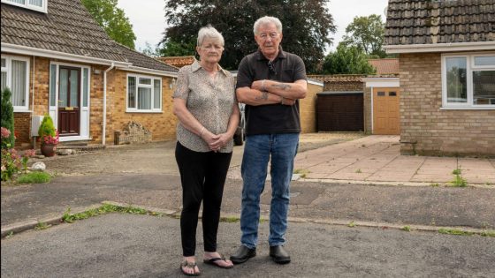 Retired couple lose life savings in bitter row with neighbour over fence – MASHAHER