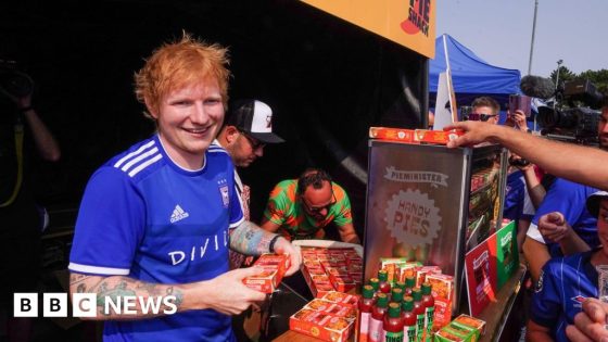 Ed Sheeran hands out pies to Ipswich Town fans – MASHAHER