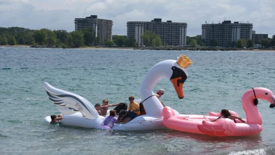 Crowds gather despite warnings for Port Huron Float Down – MASHAHER