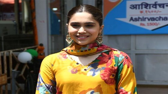 Sharvari Wagh seeks blessings at Siddhivinayak temple on Vedaa release day : Bollywood News – MASHAHER