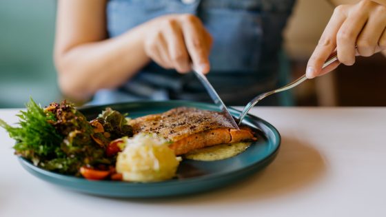 The Ideal Time To Eat Dinner if You Want To Lose Weight, According To Registered Dietitians – MASHAHER