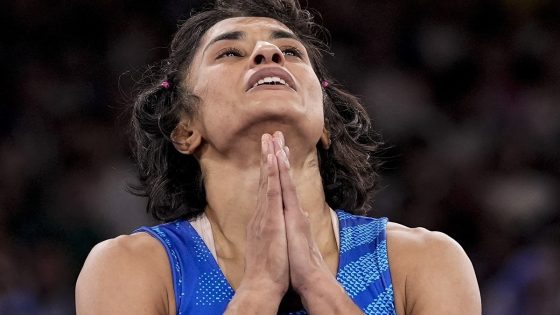 Vinesh Phogat in Paris Olympics 2024: à¤à¤²à¤à¤ªà¤¿à¤ à¤à¤¤à¤¿à¤¹à¤¾à¤¸ à¤®à¥à¤ à¤à¥ à¤¨à¤¹à¥à¤ à¤¹à¥à¤, à¤µà¥ à¤µà¤¿à¤¨à¥à¤¶ à¤¨à¥ à¤à¤° à¤¦à¤¿à¤à¤¾à¤¯à¤¾… à¤ªà¥à¤°à¤¿à¤¸ à¤®à¥à¤ à¤à¤¿à¤¯à¤¾ à¤à¤®à¤¾à¤² – vinesh phogat first indian woman wrestling who reach in olympics final after beat Yusneylys Guzman in paris olympics 2024 tspo – MASHAHER