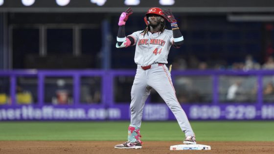 De La Cruz’s 4 extra-base hits help Reds overcome Sánchez’s 480-foot homer to beat Marlins 10-3 – MASHAHER