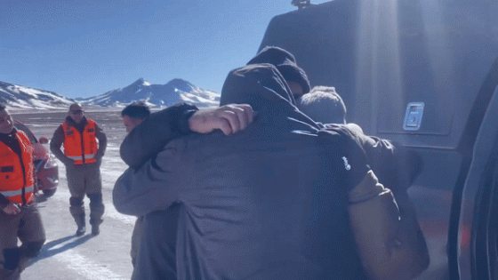 Stranded Brazilian Couple Have Emotional Reunion With Family After Rescue From Chilean Andes – MASHAHER