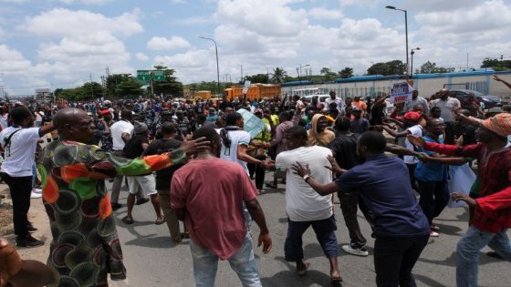 Nigerian police teargas protesters, arrest dozens – MASHAHER