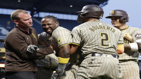 Padres outfielder Jurickson Profar leaves win over Pirates early after taking pitch to right leg – MASHAHER