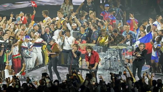 Olympic Games chaos as hundreds of athletes climb onto stage during closing ceremony – MASHAHER