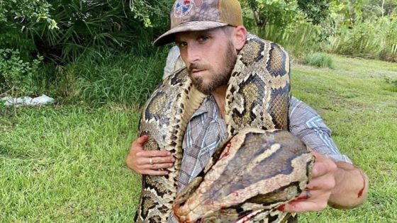 Florida Python hunter recounts bloody battle: “She got me, son” – MASHAHER