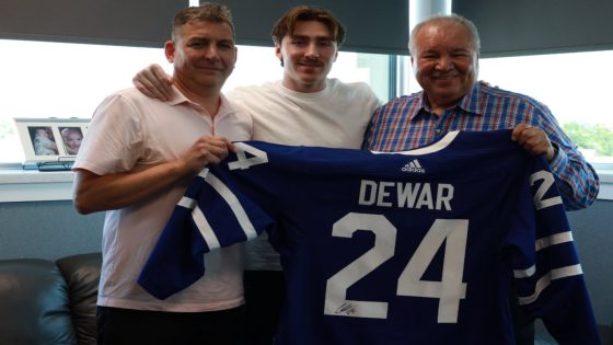 Maple Leafs Forward Connor Dewar Visits Manitoba Métis Federation, Greets President Chartrand with Signed Jersey – MASHAHER