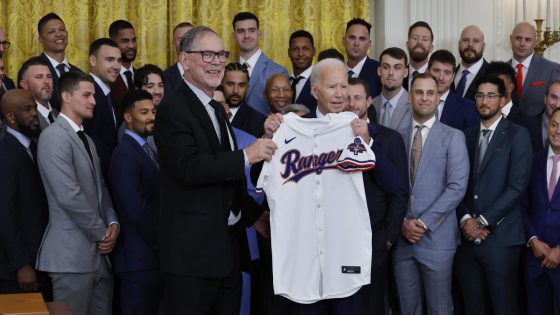 Rangers serenaded with classical version of Creed’s ‘Higher’ while celebrating World Series title at White House – MASHAHER