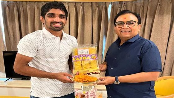 TMKOC’s Dilip Joshi, aka Jethalal, visits Olympic champion Aman Sehrawat, shares Fafda-Jalebi : Bollywood News – MASHAHER