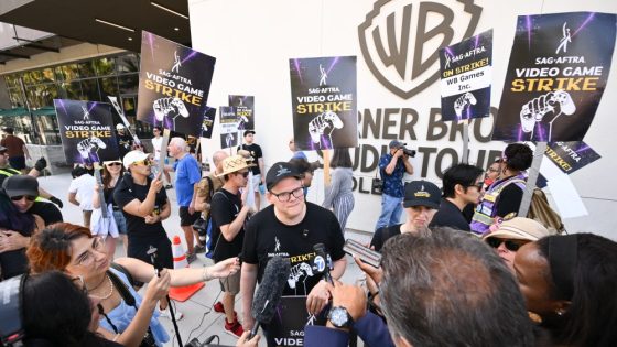 SAG-AFTRA Video Game Actors Picket at Warner Bros. During Strike – MASHAHER