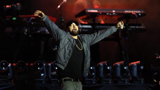 Eminem Performs ‘Houdini,’ ‘Rap God’ at at Crawford vs. Madrimov Match – MASHAHER