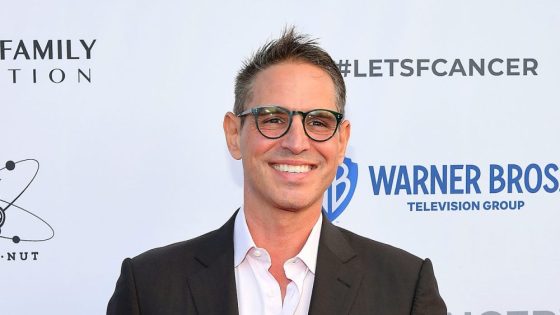 Greg Berlanti to Receive TV Academy’s Governors Award at 2024 Emmys – MASHAHER