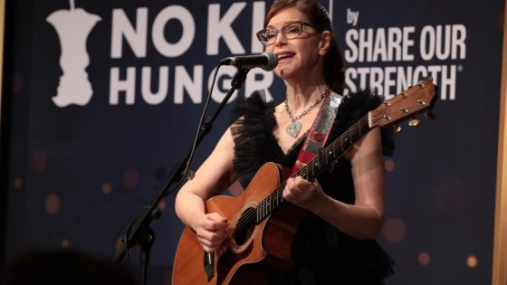 Lisa Loeb Named Speaker at Guild of Music Supervisors Conference – MASHAHER