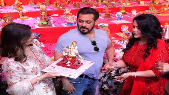 Salman Khan talks about the HORRORS of using Ganesh idols made of POP; bats for eco-friendly idols; wins hearts by cutely speaking in Marathi : Bollywood News – MASHAHER