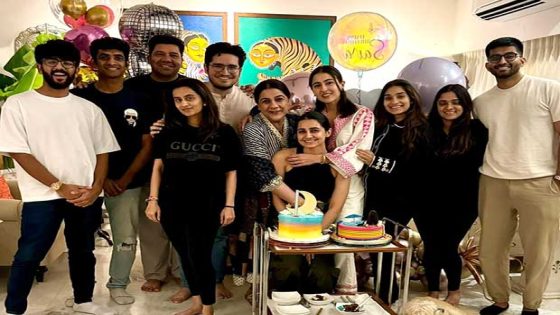 Sara Ali Khan celebrates birthday with her close ones and mother Amrita Singh; shares photos from her cake cutting ceremony : Bollywood News – MASHAHER