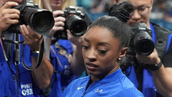 Simone Biles slips off balance beam, fails to make podium in Paris Olympics event – MASHAHER