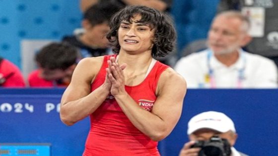 Vicky Kaushal, Farhan Akhtar, Taapsee Pannu, Bhumi Pednekar and more react to heartbreaking disqualification of Vinesh Phogat from Paris Olympics 2024 finals 2024 : Bollywood News – MASHAHER