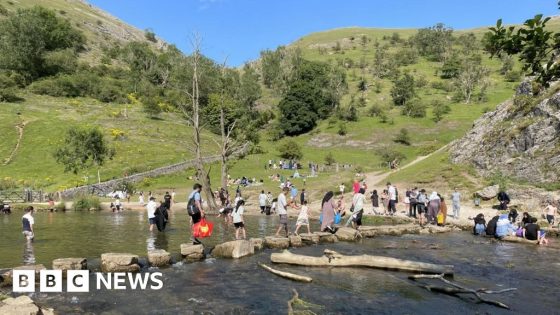 The closed Dovedale stepping stones that still attract crowds – MASHAHER