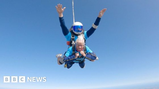 102-year-old Manette Baillie becomes Britain’s oldest skydiver – MASHAHER