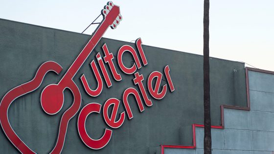 Guitar Center staff find thousands of dollars’ worth of drugs stashed inside guitar amp – MASHAHER