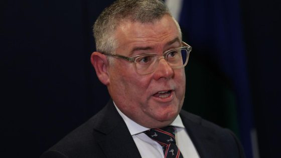 Minister Murray Watt puts CFMEU and building bosses on notice over bad behaviour – MASHAHER