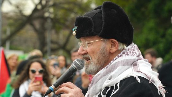 Julian Assange’s father John Shipton headlines rally on Victoria parliament’s steps in solidarity with Gaza – MASHAHER