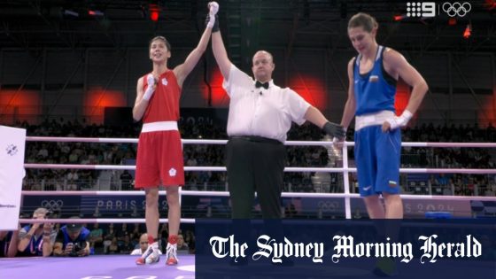 Crowd chants embattled boxer’s name after victory – MASHAHER