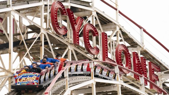 Famed Coney Island Cyclone roller coaster is shut down after mid-ride malfunction – MASHAHER