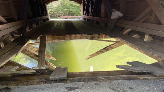 Dump truck leaves hole in covered bridge when it crashes into river in Maine – MASHAHER