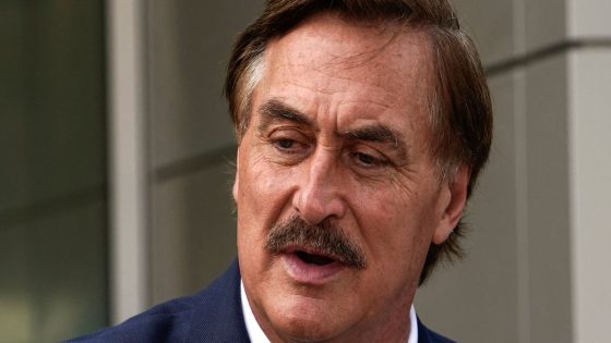 Mike Lindell Sports New Look In ‘Disguise’ At DNC, Spews Election Lies At Kid – MASHAHER