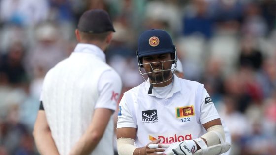 ENG vs SL: Dinesh Chandimal retires hurt after being hit on thumb by Wood bouncer – MASHAHER