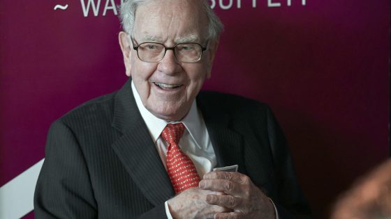 Warren Buffett’s Berkshire Hathaway slashes Apple stake by almost 50% – MASHAHER